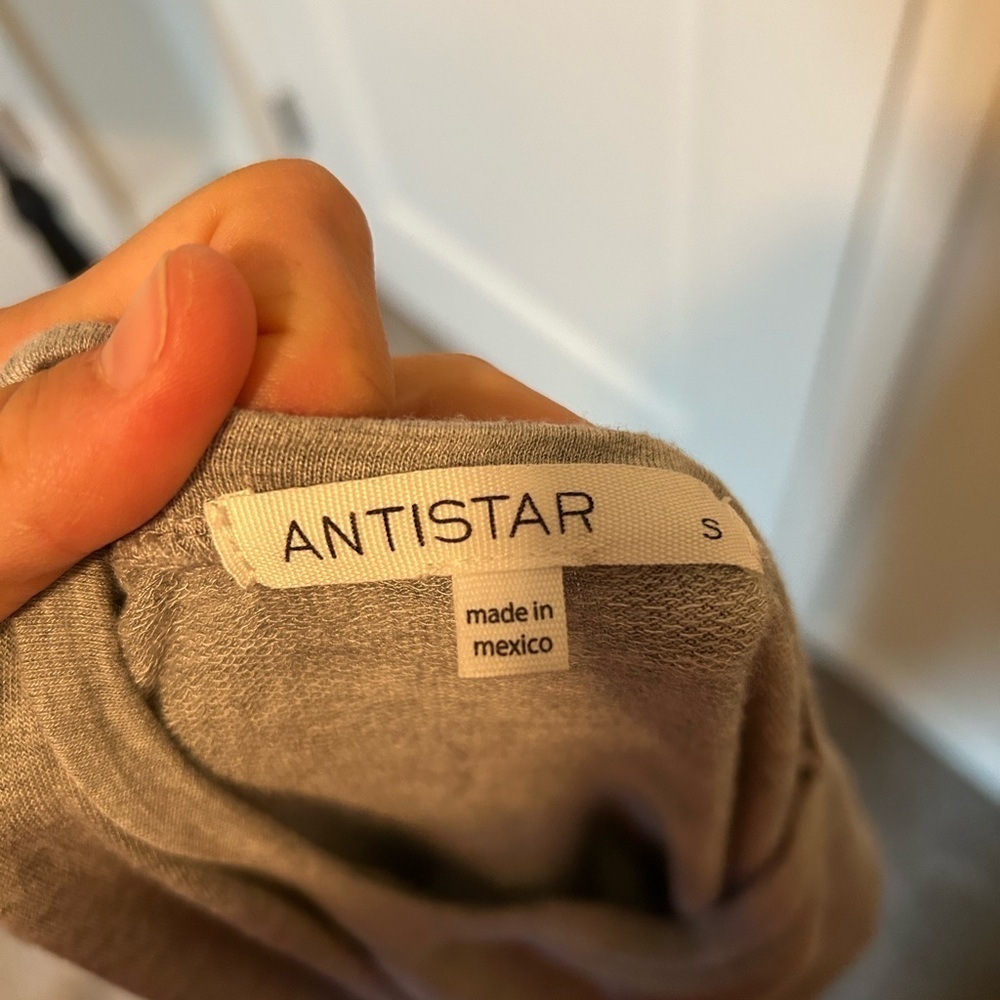 Antistair comfy grey fitted short sleeve dress - Picture 4 of 4
